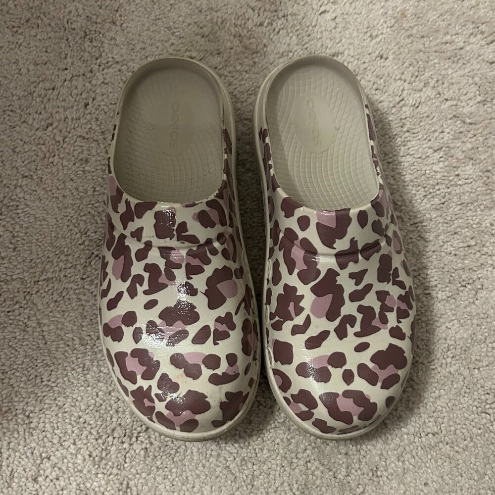 Leopard print OOFOS clogs